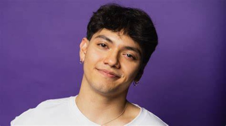 Japanese trans performer studio niche content
